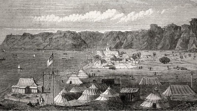 یہ علاقہ تاریخی طور پر مکران کا حصہ اور کچکی بلوچوں کی ملکیت تھا۔ یہ تصویر مکران کے ساحل پر 19ویں صدی میں ’گواٹر‘ کے مقام کے قریب ایک برطانوی پڑاؤ کی ہے
