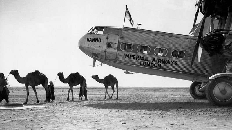 20ویں صدی کے نصف اوّل میں گوادر کا ہوائی اڈا برطانیہ سے انڈیا آنے والے طیاروں کے لیے ایک اہم پڑاؤ تھا