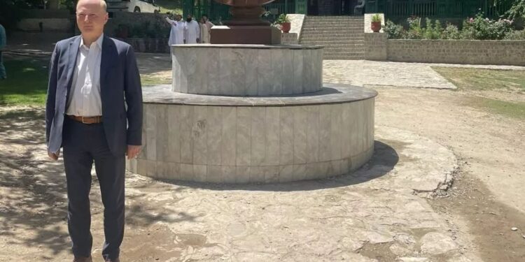 KARACHI: The German Consul General Dr. Rudigar Lotz visited Martin Dow’s plant in Quetta, where he lauded the company’s efforts to provide quality healthcare services and create employment opportunities for the local population, a statement said on Monday.