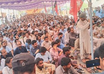 SUPPORTERS of National Party, Haq Do Tehreek and other parties stage a sit-in against the ban on border trade and supply of Iranian oil in Turbat on Saturday