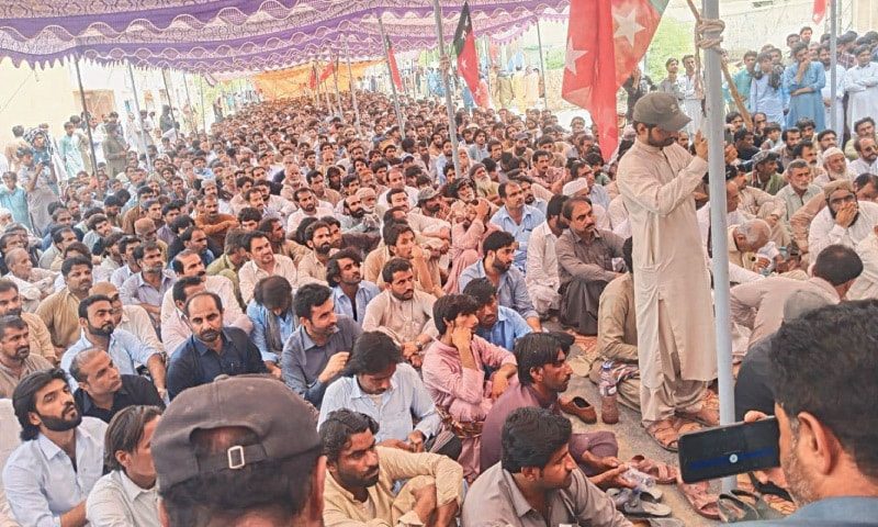SUPPORTERS of National Party, Haq Do Tehreek and other parties stage a sit-in against the ban on border trade and supply of Iranian oil in Turbat on Saturday