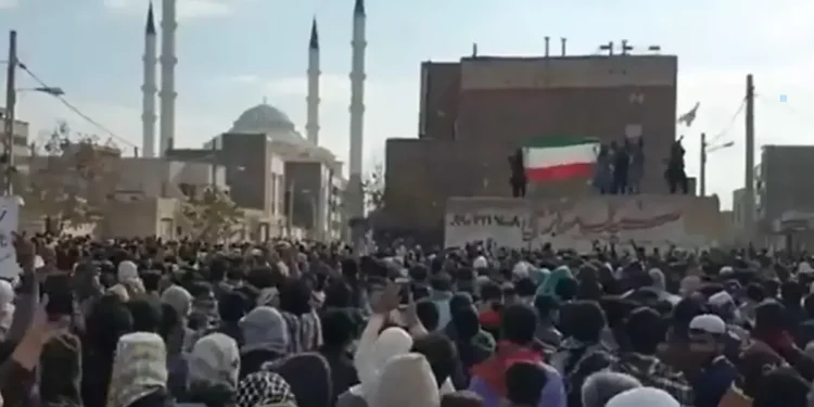 Security Forces' Gunfire Injures Two Dozen During Iran Protest