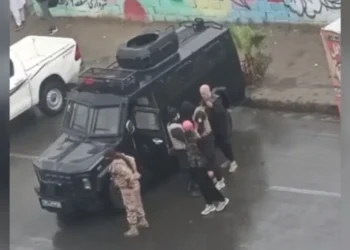 Haalvsh, a website reporting news from Sistan and Baluchistan, quoted its sources as saying that military forces have erected checkpoints along many roads and blocked access to several streets.