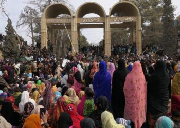 Thousands turn out to greet Dr. Mahrang Baloch in Quetta Balochistan