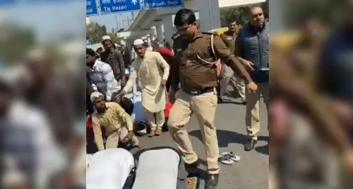 Indian police attacked Muslims who gathered for Friday prayers in New Delhi